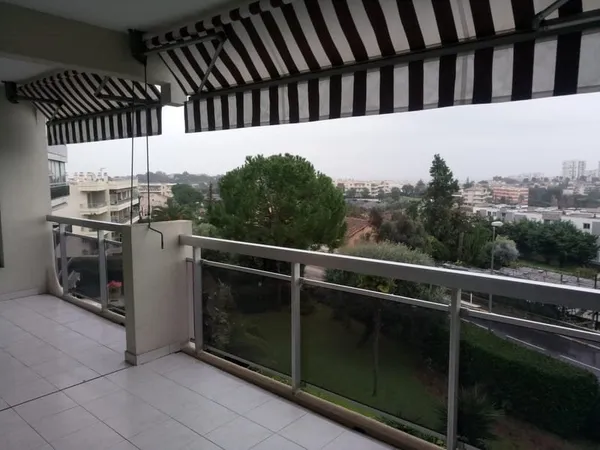 3 pièces avec grande terrasse et balcon, cave et parking ss.