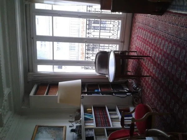 Propose à Paris 15ème Breteuil une chambre dans colocation de 3 personnes