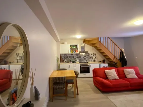 Loue appartement en duplex 2 pièces 38m2 CARREZ (44M2 AU SOL)