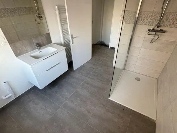 Appartement T2 rénové + terrasse