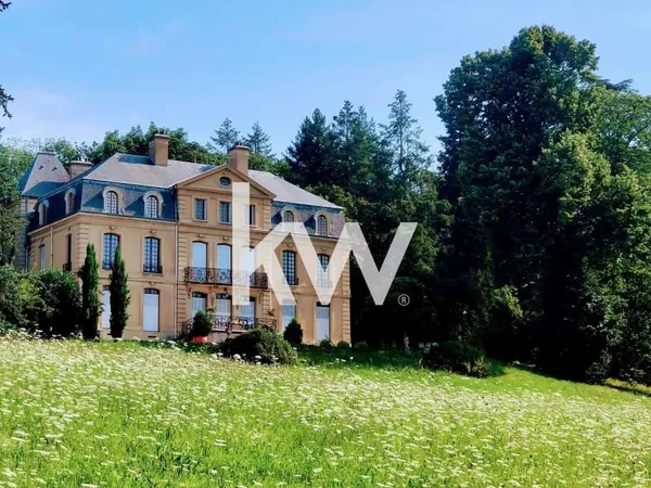 Château 15 pièces - 673 m2 - L'Etrat
