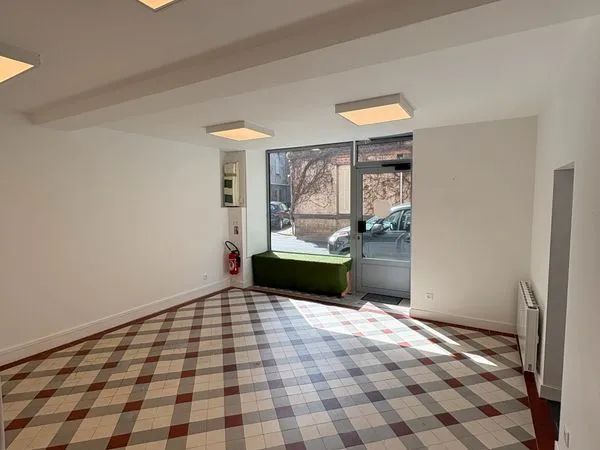 Local commercial 49 m² - Centre-ville - Vitrine