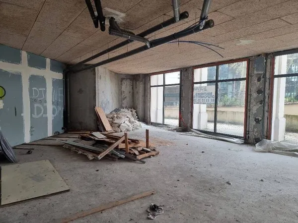 Local commercial 248 m²
