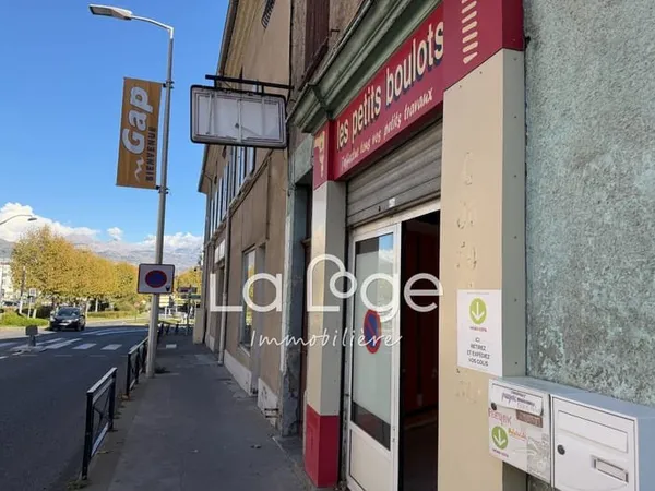 Immeuble commercial 2 pièces 200 m²