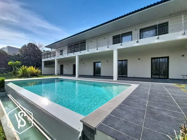 Maison 6 pièces 275 m²