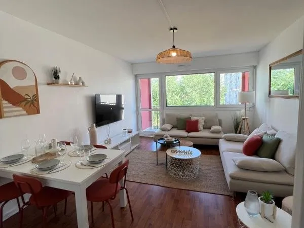 CHAMBRE A LOUER DANS GRAND T4 SPECIAL COLOCATION