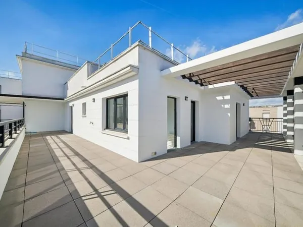 Appartement 3 pièces avec terrasse - Suresnes