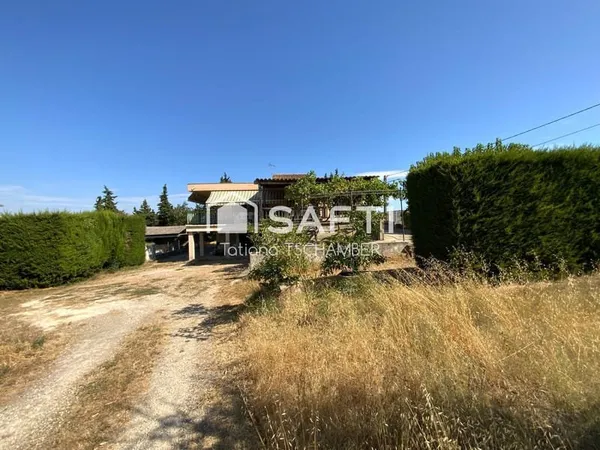 Maison de 6 ch sur terrain de 12000m2 avec piscine