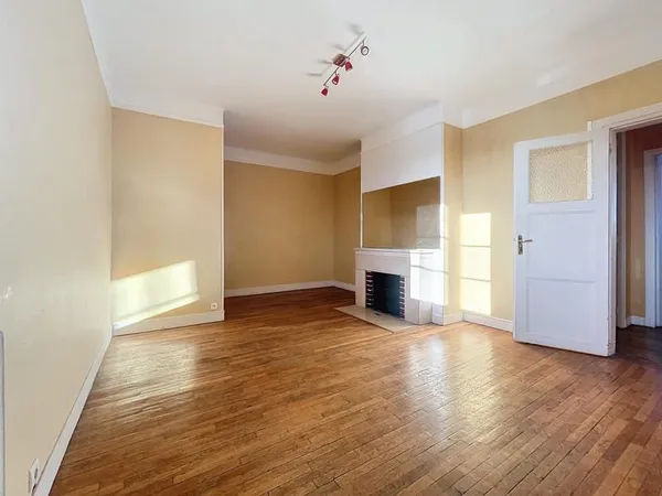 Bel appartement très lumineux en coeur de ville avec une dégagée sur l'Oise