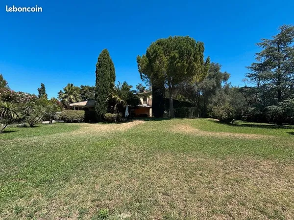 Propriété 10 pièces 237 m²