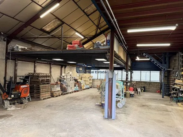 Local commercial 700 m²