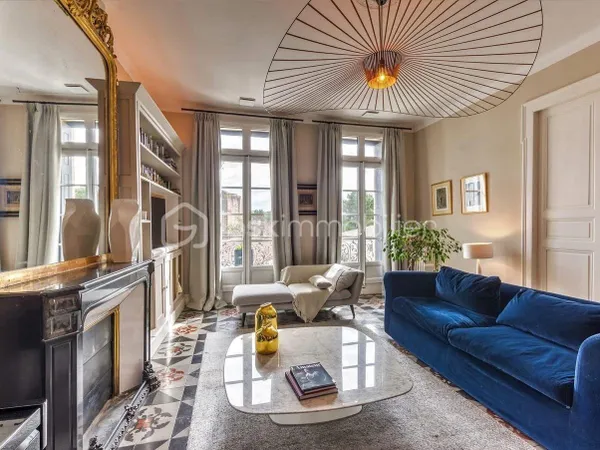Maison 7 pièces 390 m²