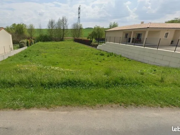 Terrain constructible avec cadre naturel - Bord de ruisseau