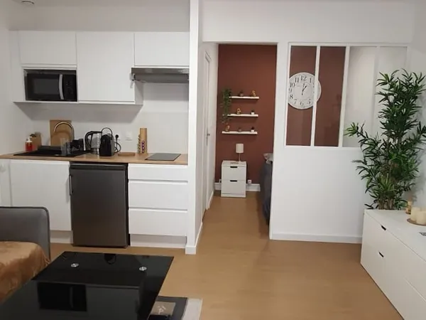 Charmant studio avec chambre séparée à louer au coeur de Châteauroux Loyer : Toutes Charges Comprise