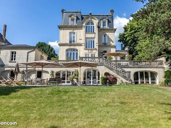 Maison 12 pièces 396 m²