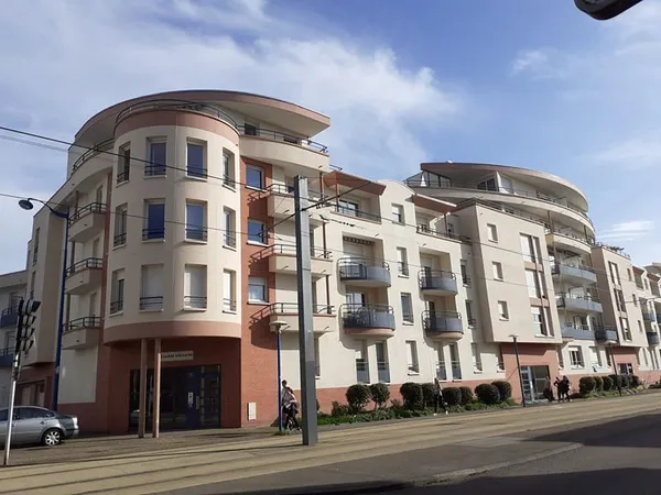 Appartement 2 pièce(s) 49.63 m2 Secteur Place Voltaire - Bd Europe.