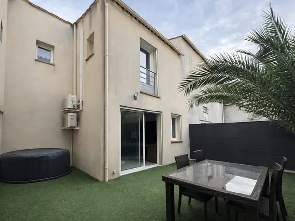 Secteur les Caillols 13012 Maison de ville avec terrasse et parking
