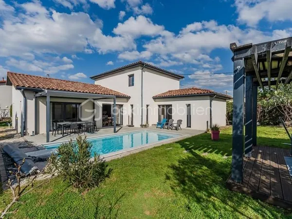 MAISON MODERNE QUASI AUTONOME AVEC PIECE DE VIE 80m2