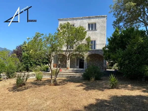 Maison 12 pièces 291 m²
