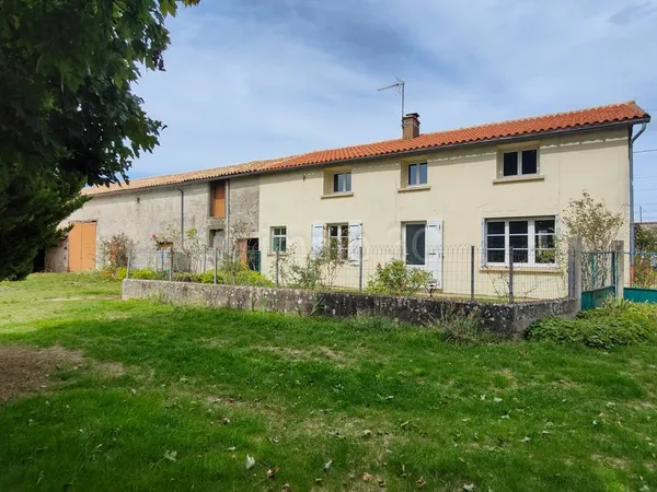Ancien corps de ferme avec dépendances et terrain