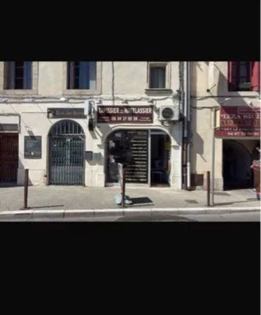 Local 20m2 avec grand passage
