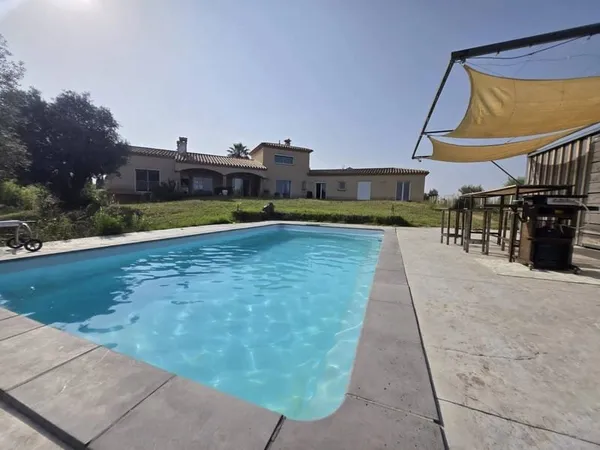 Villa 6 pièces 240 m²