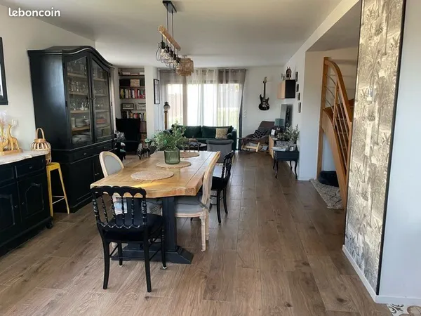Maison d'architecte 2024 - 190 m² - 6 chambres - Terrain 1 096 m²