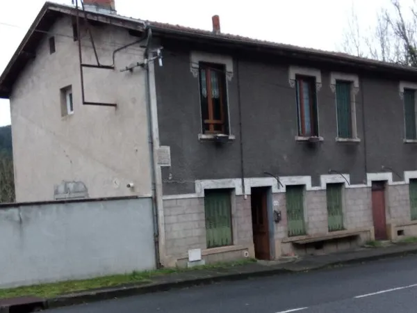 EN VENTE - THIERS - Maison avec 2 appartements sur terrain de 3000 m².