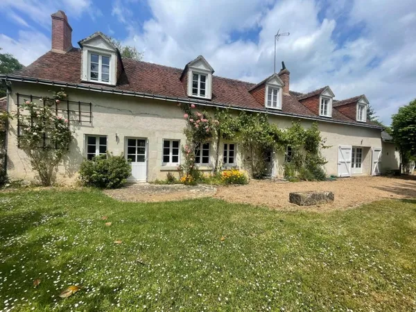 CHARMANTE LONGÈRE PROCHE DE TOURS