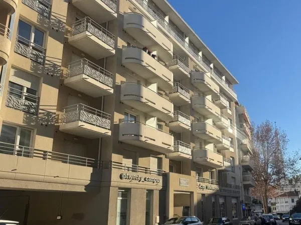 Nice - valrose - cap medecine - studio meuble - residence services etudiante - ideal investissement