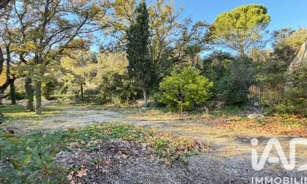 Terrain 682 m²
