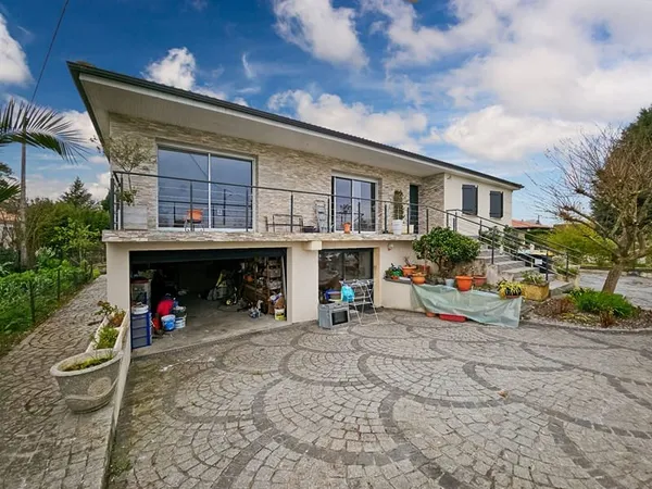 Léognan,Maison de 8 pièce(s) 190 m2, garage-Terrain