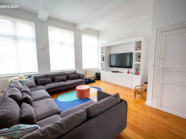 Maison bourgeoise de 200m2 habitables avec garage de 32m2 - super emplacement