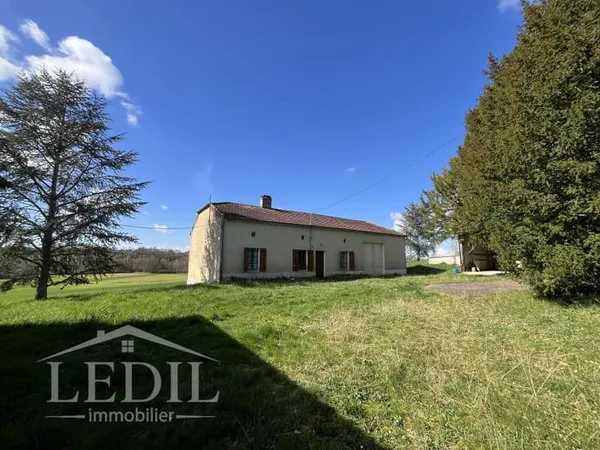 Propriété av garage de 100 m2 et grand terrain