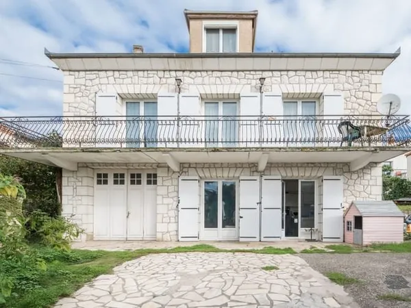 Maison 8 pièces 192 m²