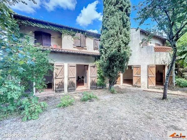 Villa 8 pièces 216 m²