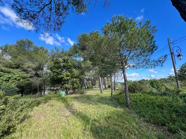TERRAIN CONSTRUCTIBLE ET VIABILISE 450m2