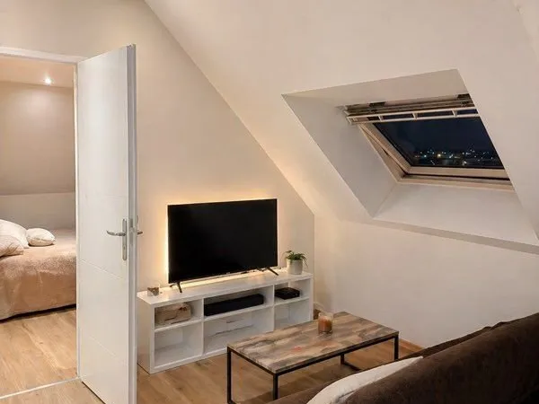 ✨ T2 cosy sous combles - Proximité centre-ville - Dernier étage - Disponible 1er mai