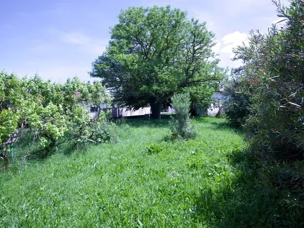 Terrain 700 m²