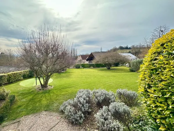 Maison et gîtes 270 M2 habitables sur un terrain de 1880 M2