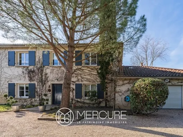 Maison charmante avec Piscine à Tassin-la-Demi-Lune