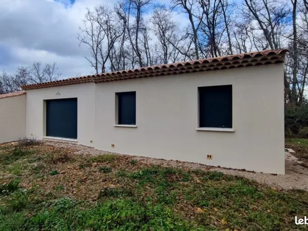 Maison T4 de plain-pied avec garage à Néoules