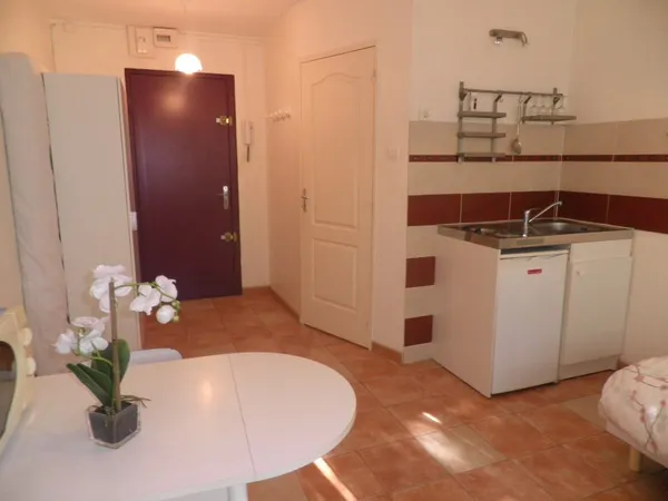 Loue appartement 18m² Aix-en-Provence centre avec parking 570€CC