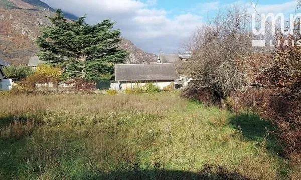 Terrain plat à bâtir 738 m²