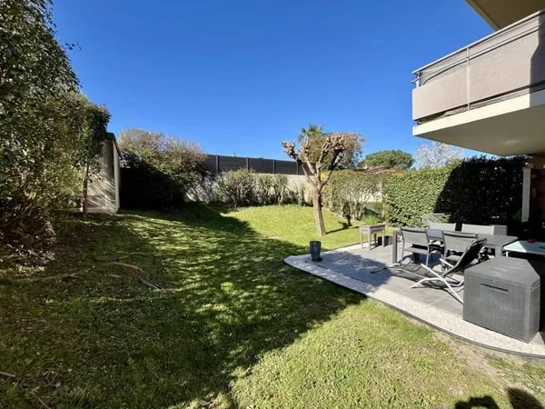 APPARTEMENT T3 REZ DE JARDIN SANS VIS À VIS 2 PARKINGS