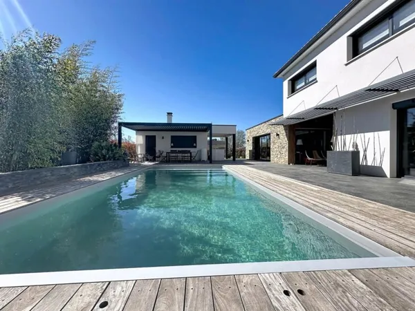 Roques - Contemporaine de 316 m² avec piscine.