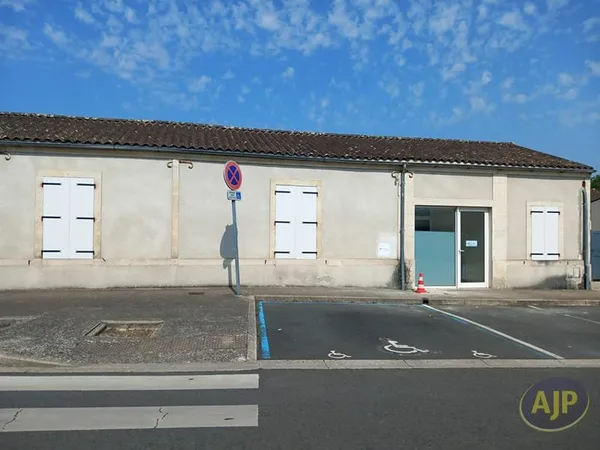Centre ville Lesparre, un local commercial de 72m²