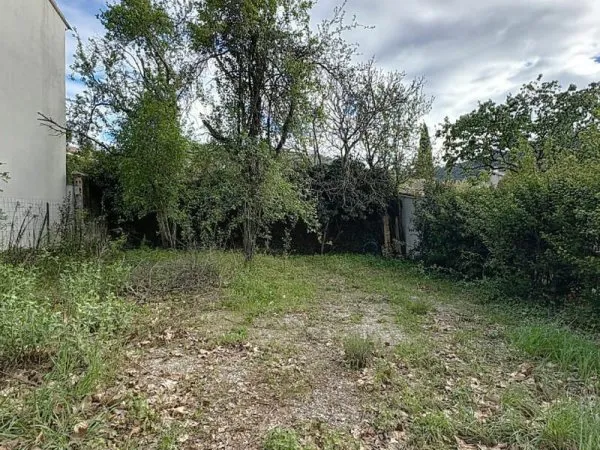Terrain constructible de 155 m² sur Rougiers
