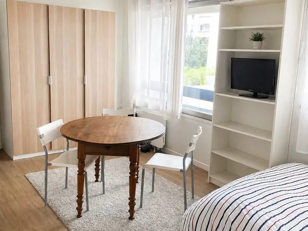 ÉCULLY CENTRE - Beau studio meublé de 30 m² - 850 CC