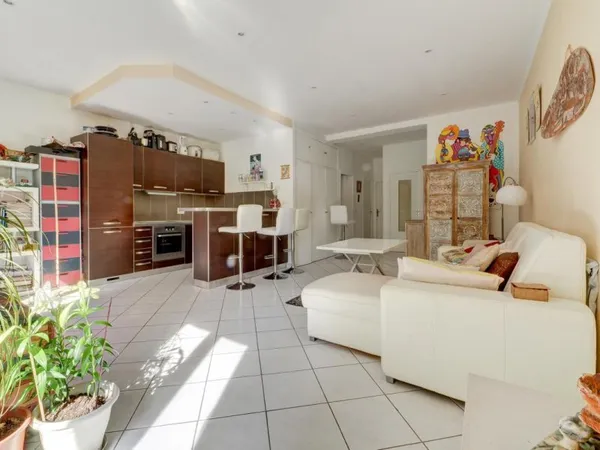 Nice Rue de France – Appartement 3 pièces 64 m² traversant, lumineux, balcon, à 5 min de la mer
